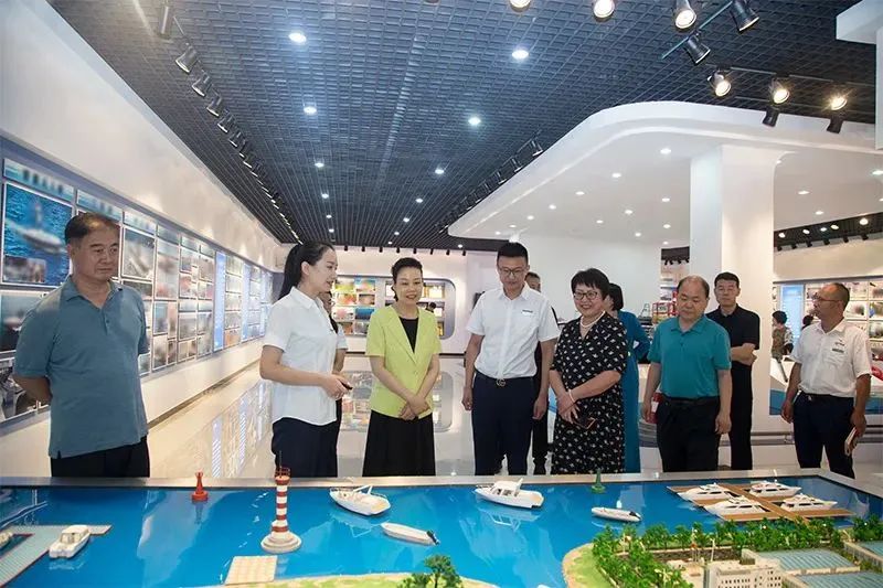 秦皇島市人大常委會(huì)廉茹艷副主任一行到耀華裝備集團(tuán)進(jìn)行調(diào)研